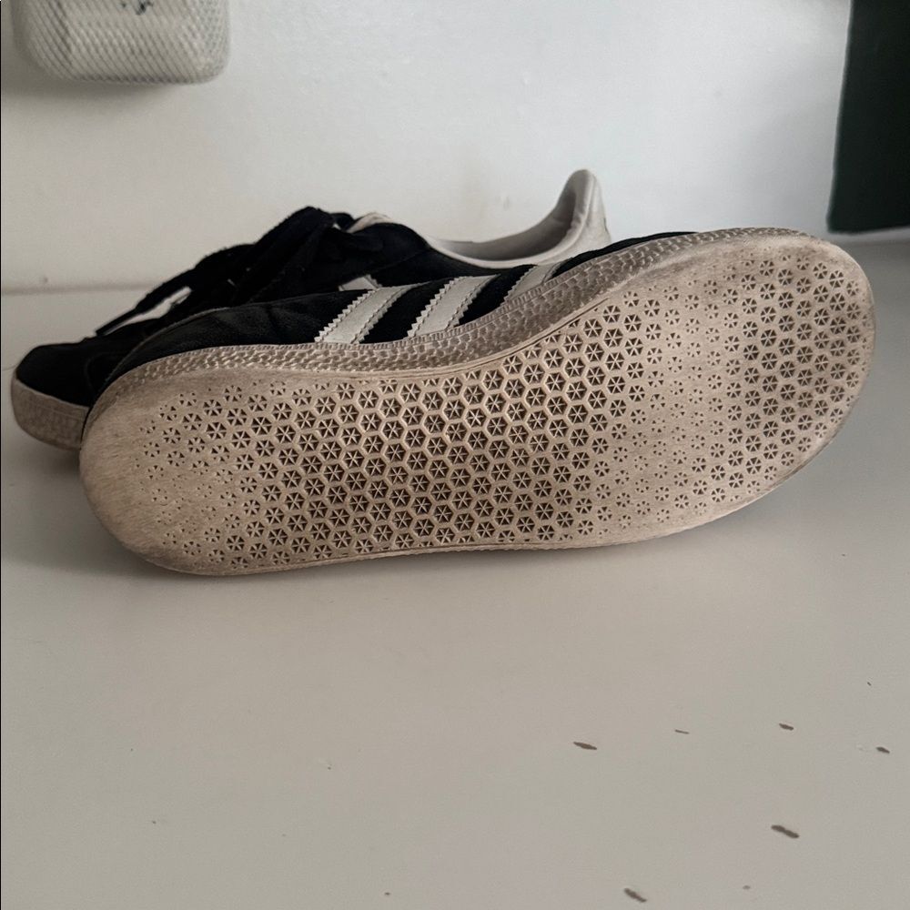 Adidas Gazelle Black and White Shoes EUC - Picture 4 of 6